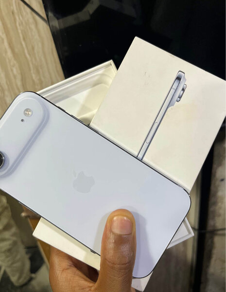 iPhone 17 élégant blanc 128GB