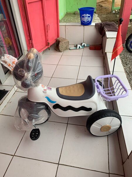 Tricycle pour enfants blanc