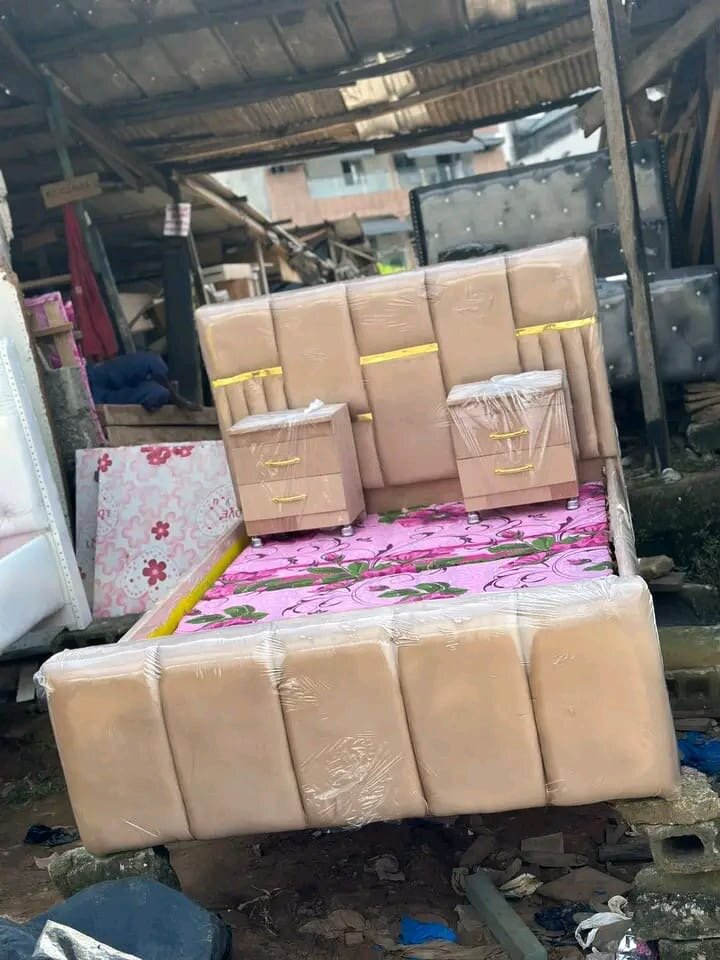 Lit rembourré moderne