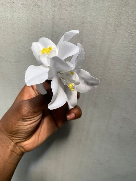 Fleurs Artificielles Élégantes