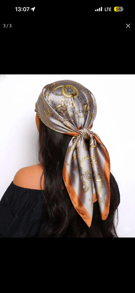 Foulard en soie à motifs