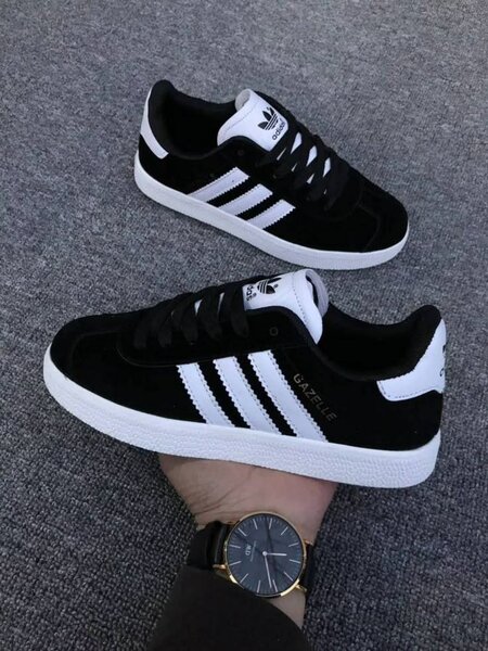 Adidas Grand Court noir et blanc