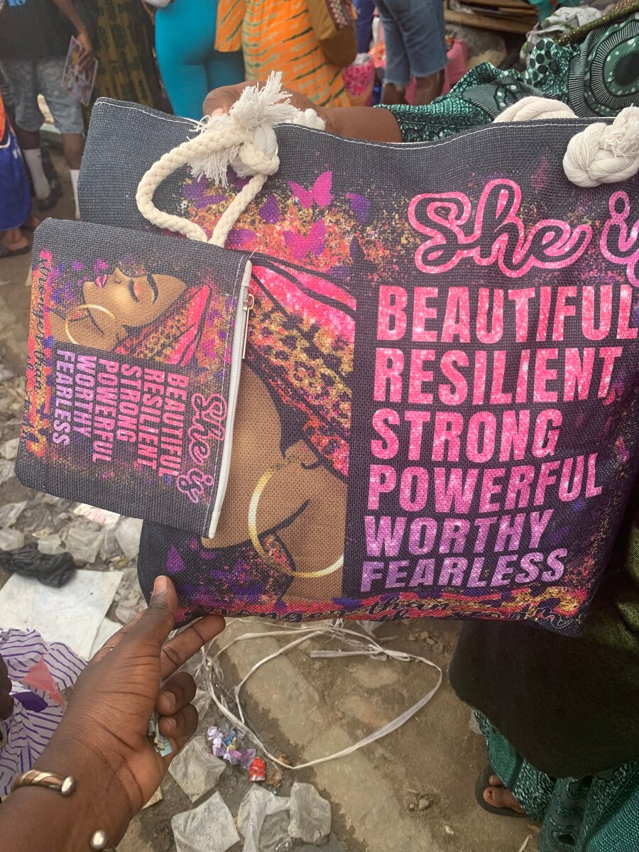 Sac fourre-tout à motifs féminins