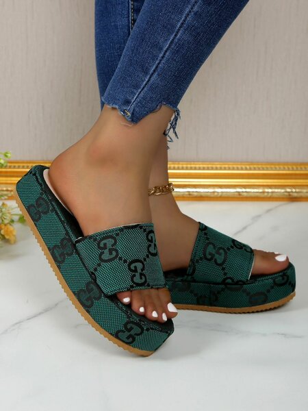 Sandales compensées tendance femme