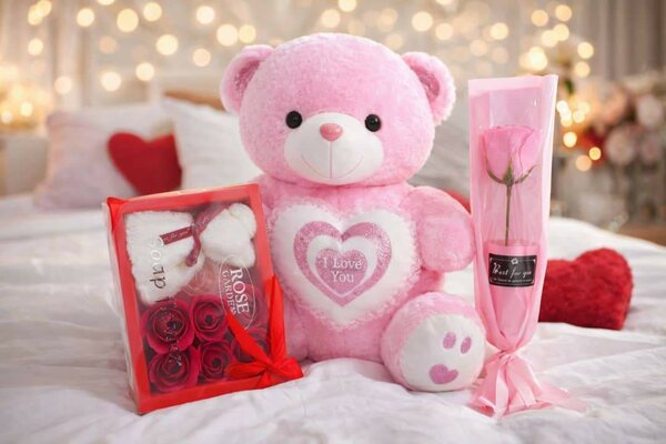 Ours en peluche avec fleurs artificielles