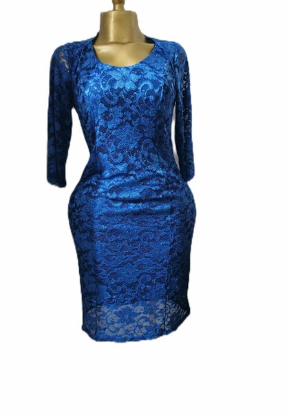 Robe bleue dentelle