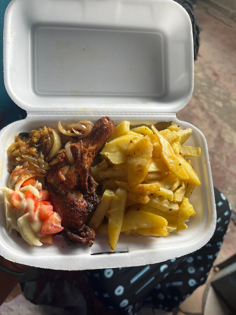 Plat de poulet et frites