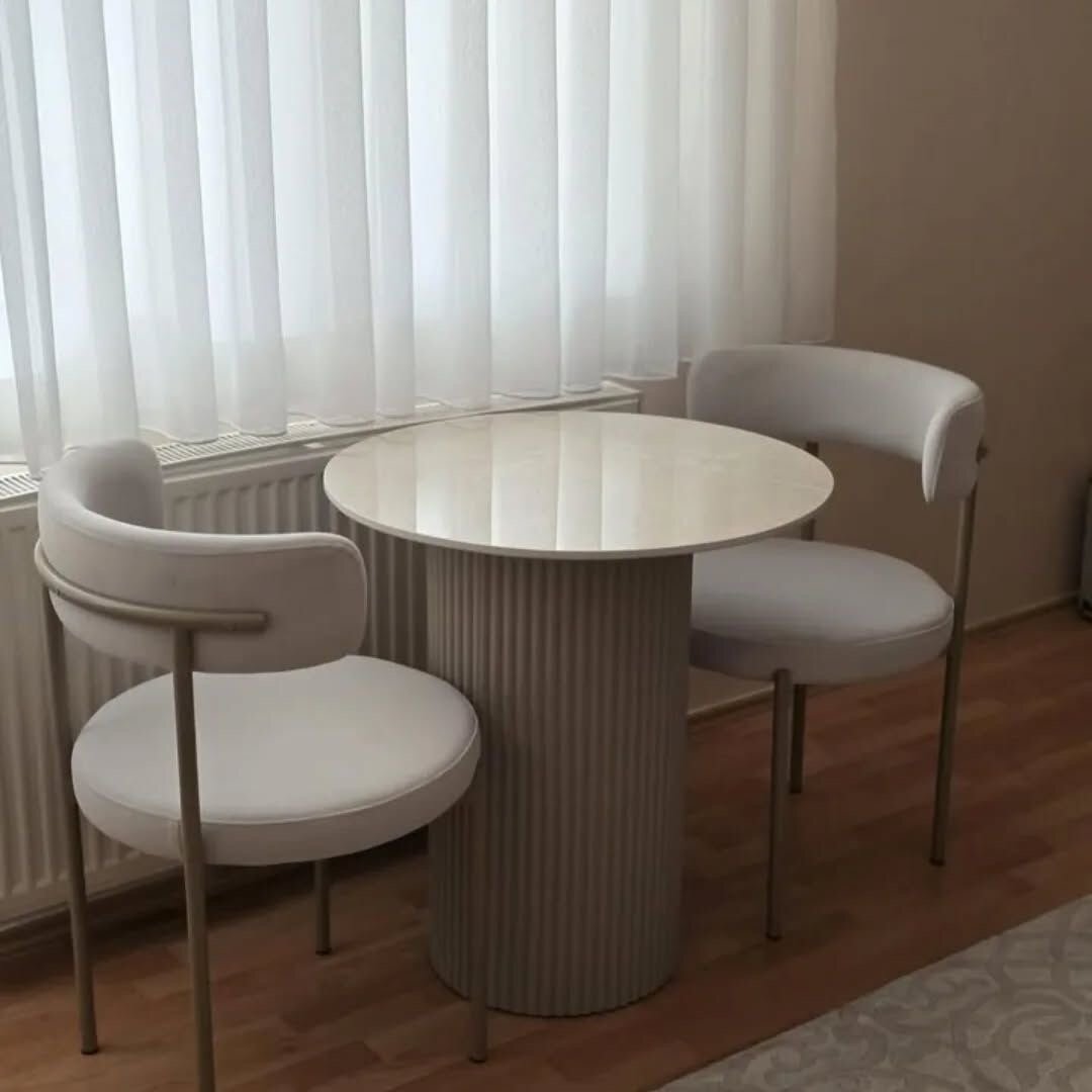 Table et 2 chaises pour salle à manger