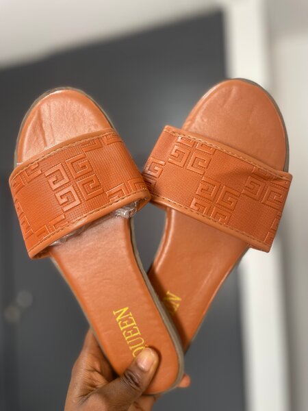 Claquettes d'été élégantes