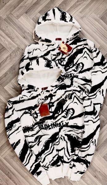 Sweat à capuche imprimé moderne