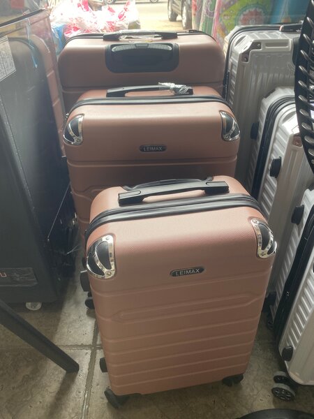 Valise à roulettes rigide