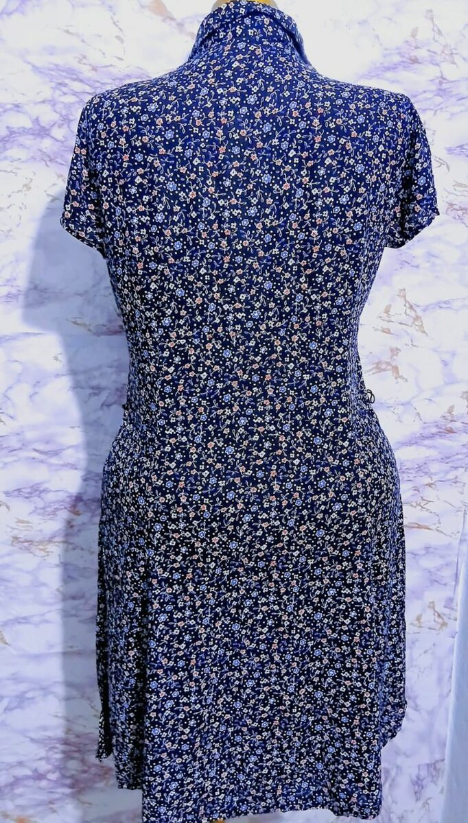 Robe fleurie à manches courtes