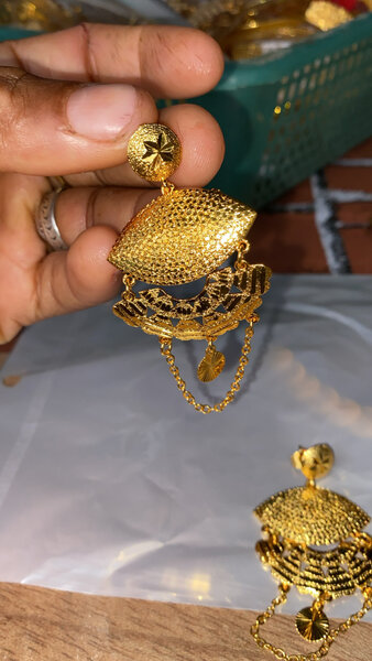 Boucles d'oreilles dorées chic