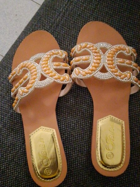 Sandales plates à strass