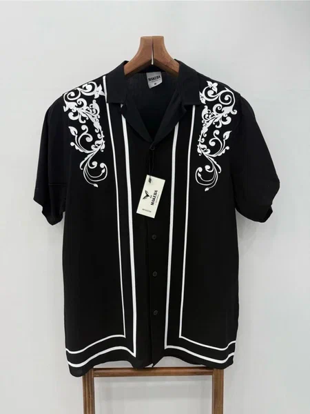 Chemise Noire à Motifs