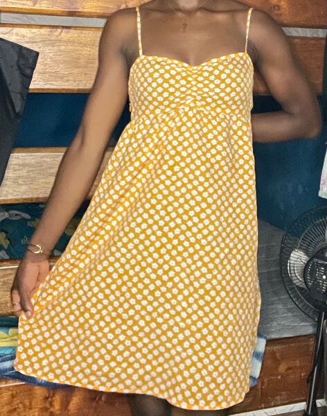 Robe d'été jaune à pois