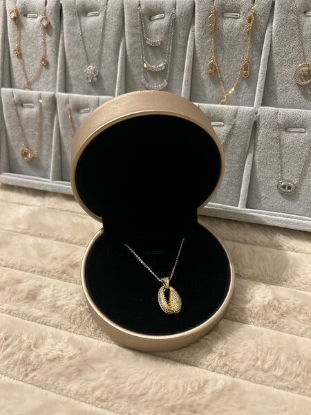 Collier Pendentif Doré Élégant