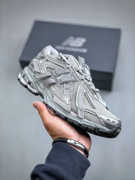 Sneakers sportifs gris élégants