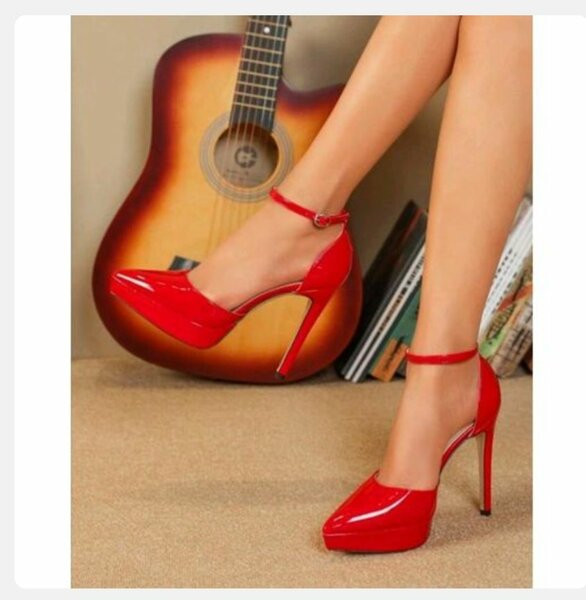 Escarpins rouges vernis élégants
