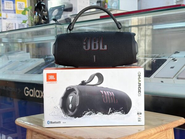 JBL Charge 6 Bluetooth Speaker