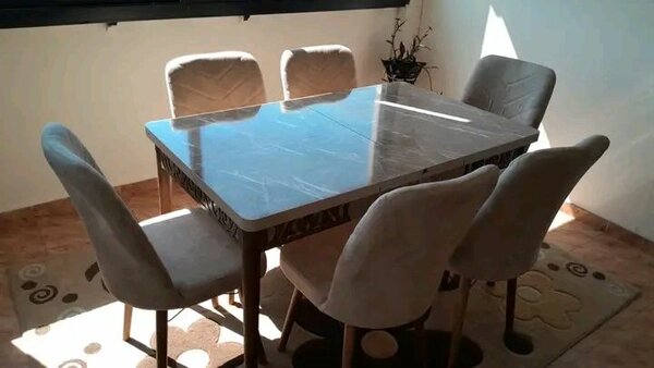 Table à manger en marbre