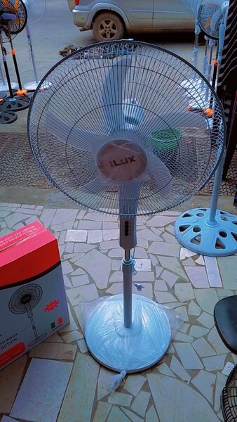 Ventilateur sur pied iLux réglable