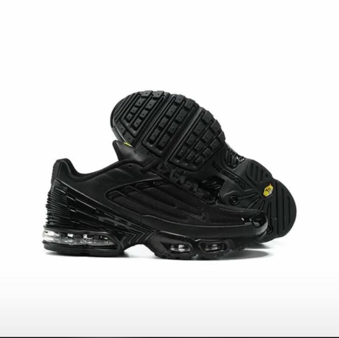 Baskets Air Max noires et blanches