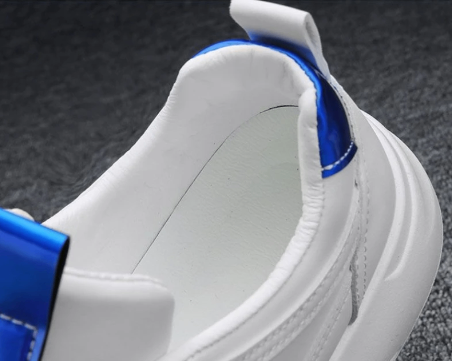 Baskets blanches modernes homme