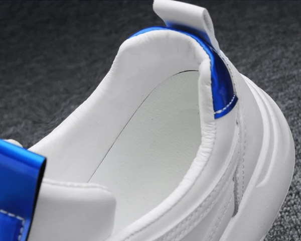 Baskets blanches modernes homme