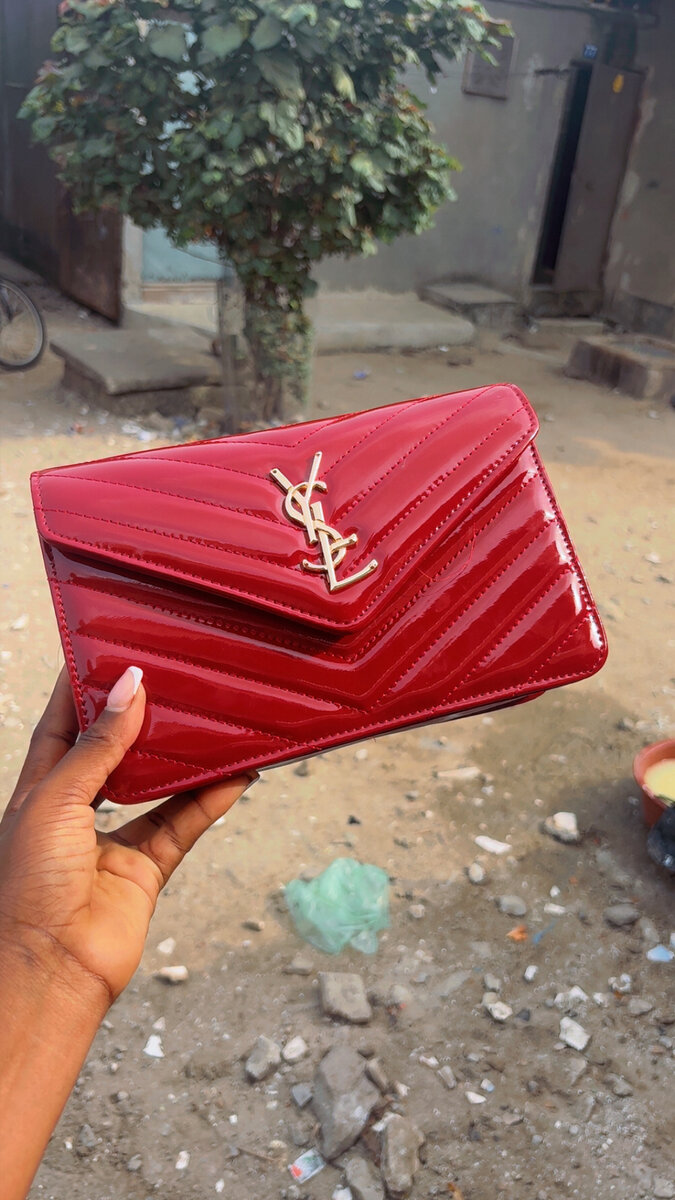 Sac à bandoulière rouge élégant