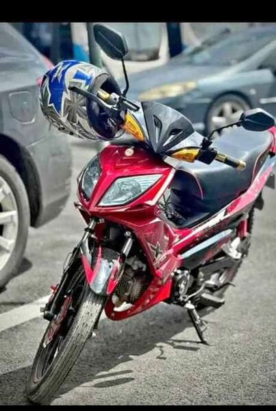 Moto sportive et élégante