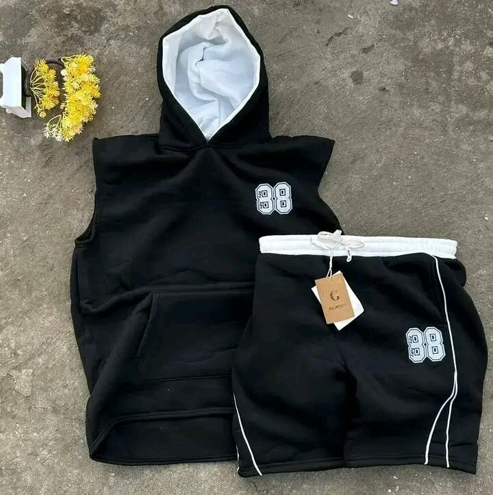 Ensemble hoodie et short