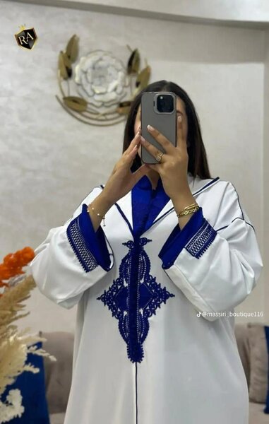 Djellaba blanche avec broderie bleue