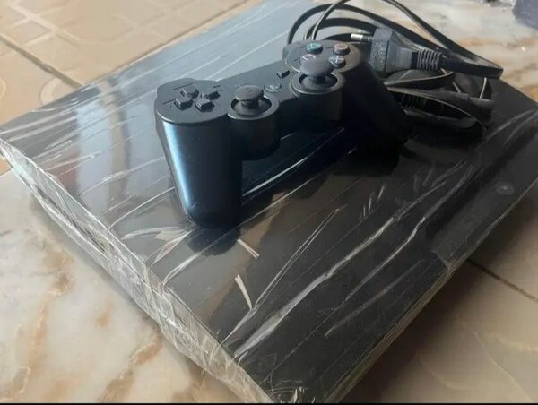Console de jeu avec manette