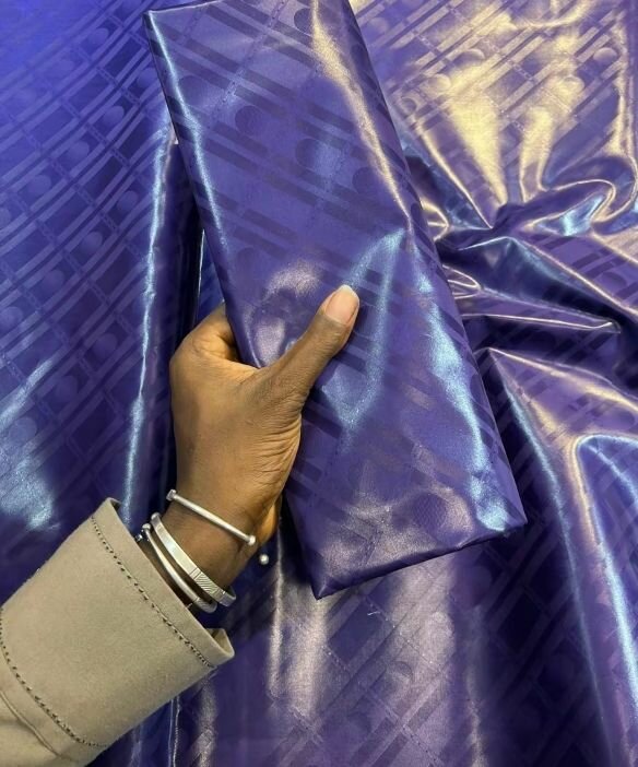 Tissu Brodé Élégant 160CM