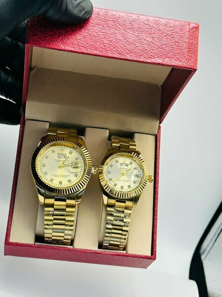 Coffret 2 montres dorées fond champagne