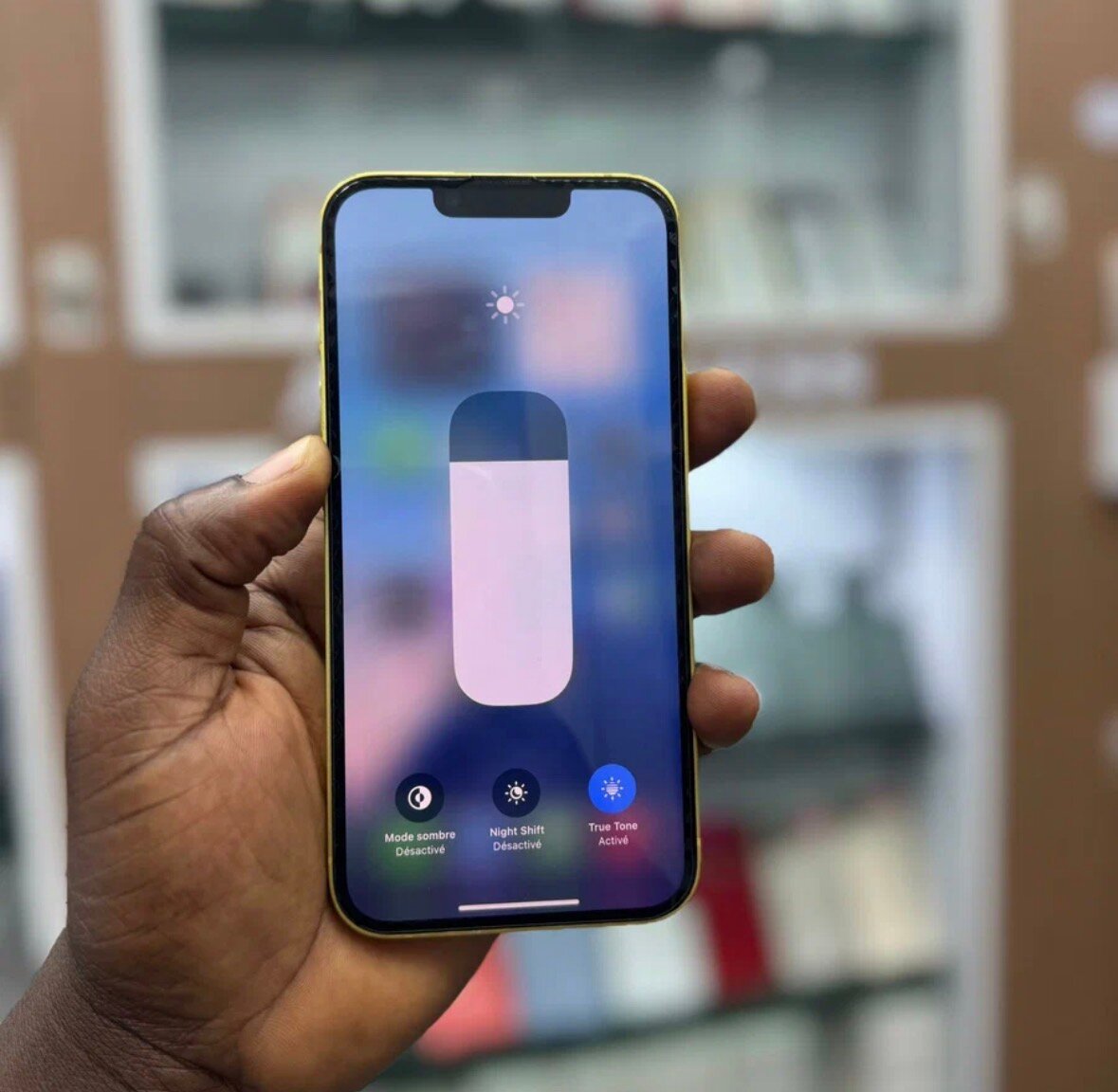 iPhone 14 Jaune Éclatant