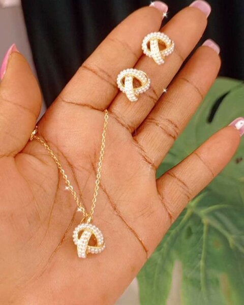 Parure bijoux élégante