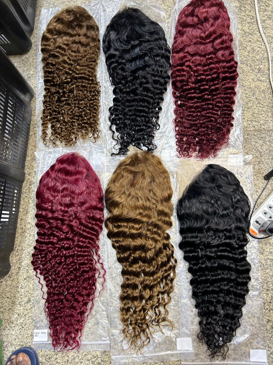 Perruque bouclée naturelle