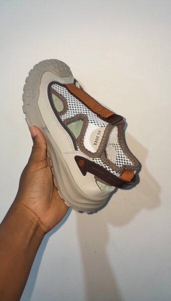 Sandale de randonnée robuste