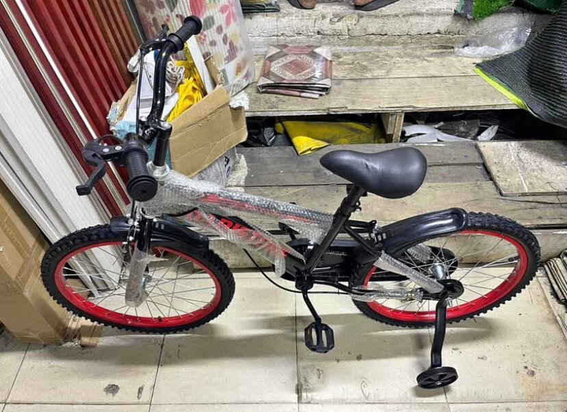 Vélo enfant avec stabilisateurs