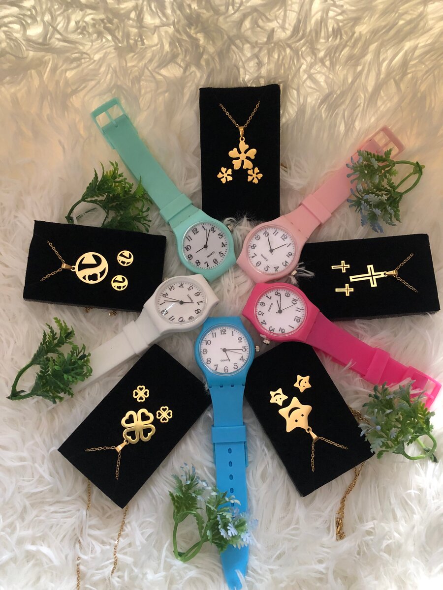 Montres colorées avec bijoux