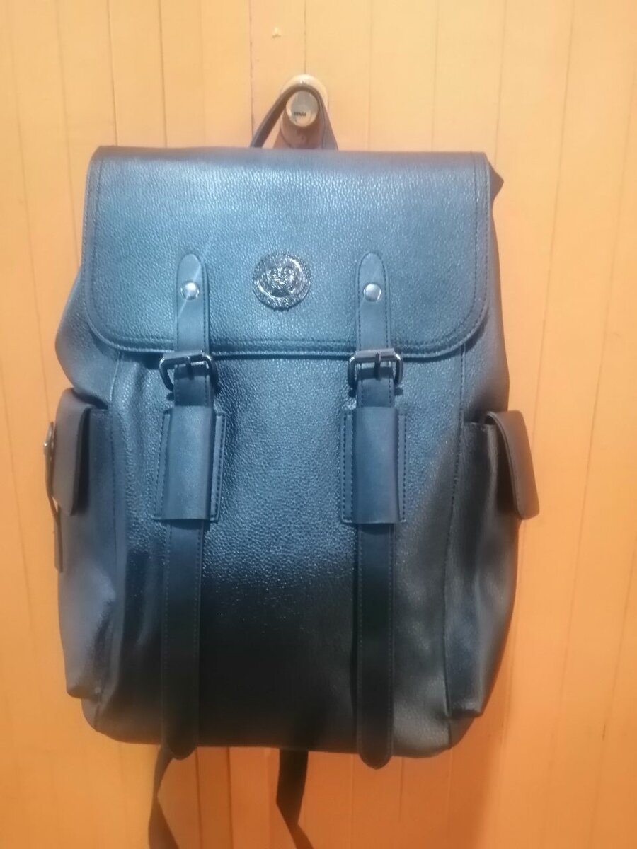 Sac à dos en similicuir noir