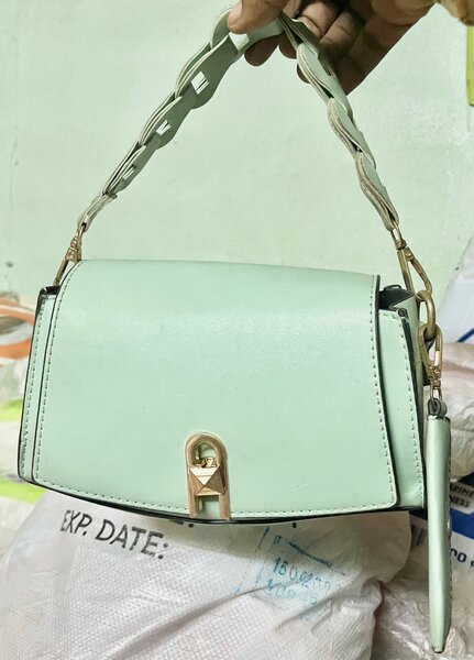 Sac à main en cuir vert clair