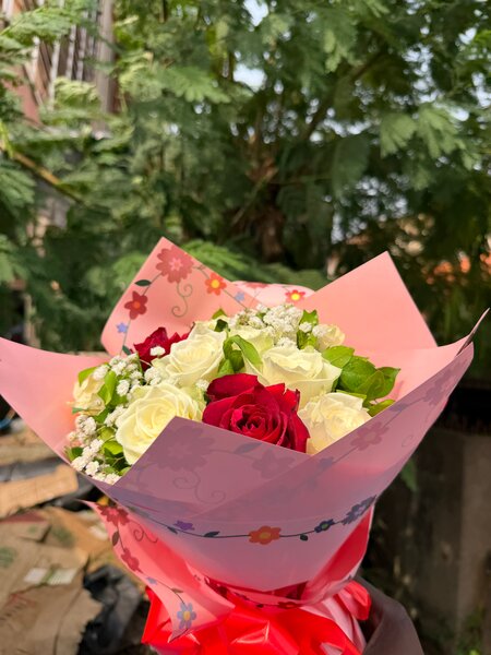 Bouquet de roses rouges et blanches