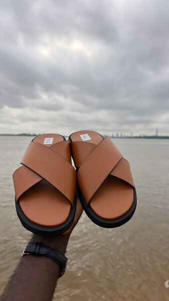 Sandales en cuir marron