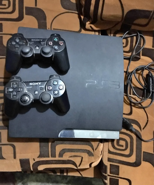 Console PS3 Sony avec manettes