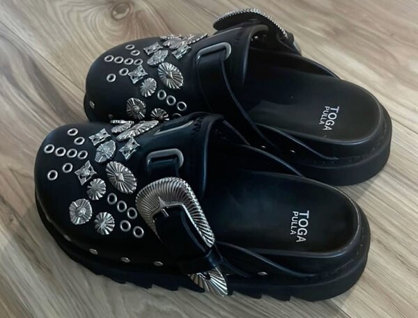 Sabots en cuir Toga Pulla