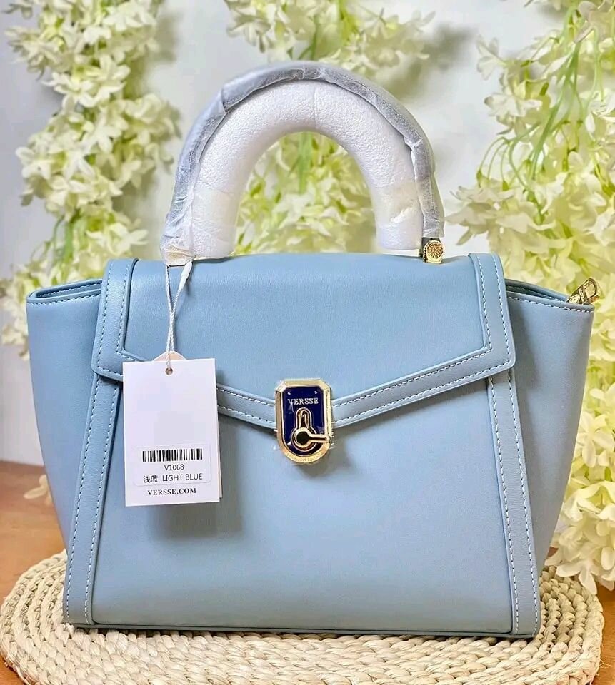 Sac à main bleu élégant