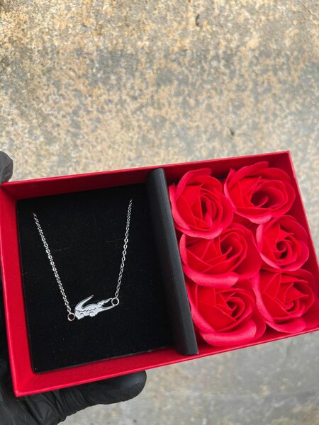 Collier élégant avec roses